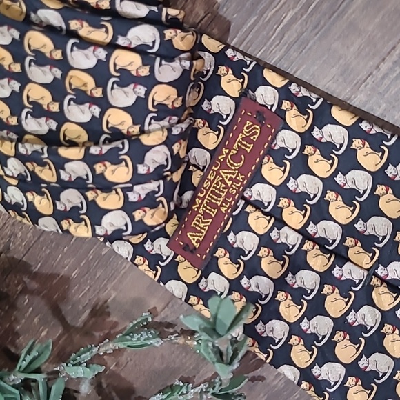 Men's Black Silk Tie with Yellow & Cream Cat Pattern - Picture 4 of 4